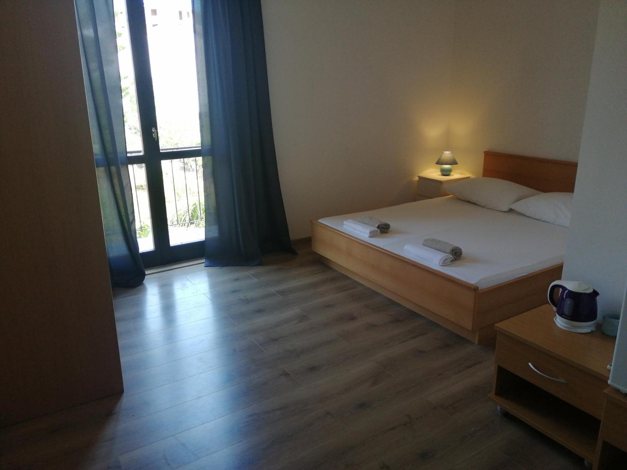Trim Rooms And Apartments Loviste Ngoại thất bức ảnh