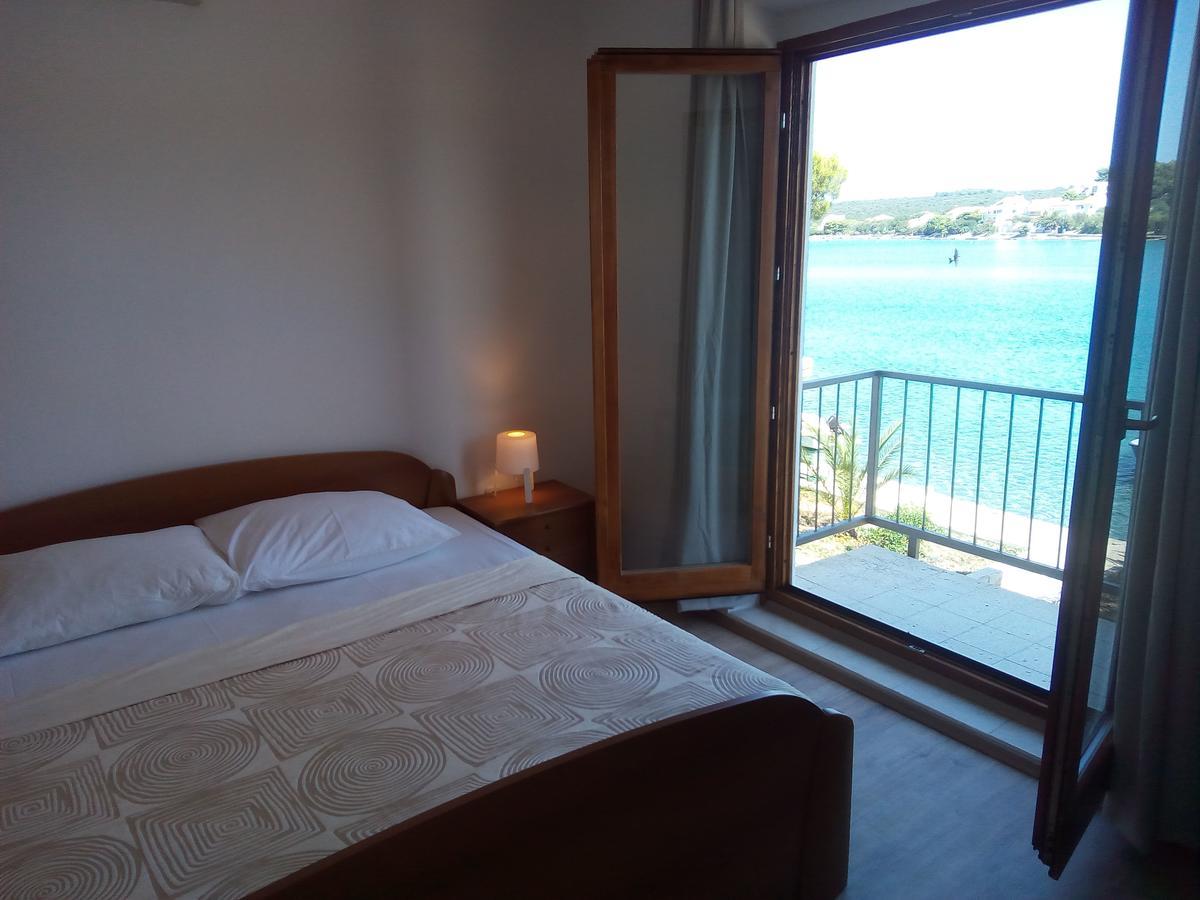 Trim Rooms And Apartments Loviste Ngoại thất bức ảnh