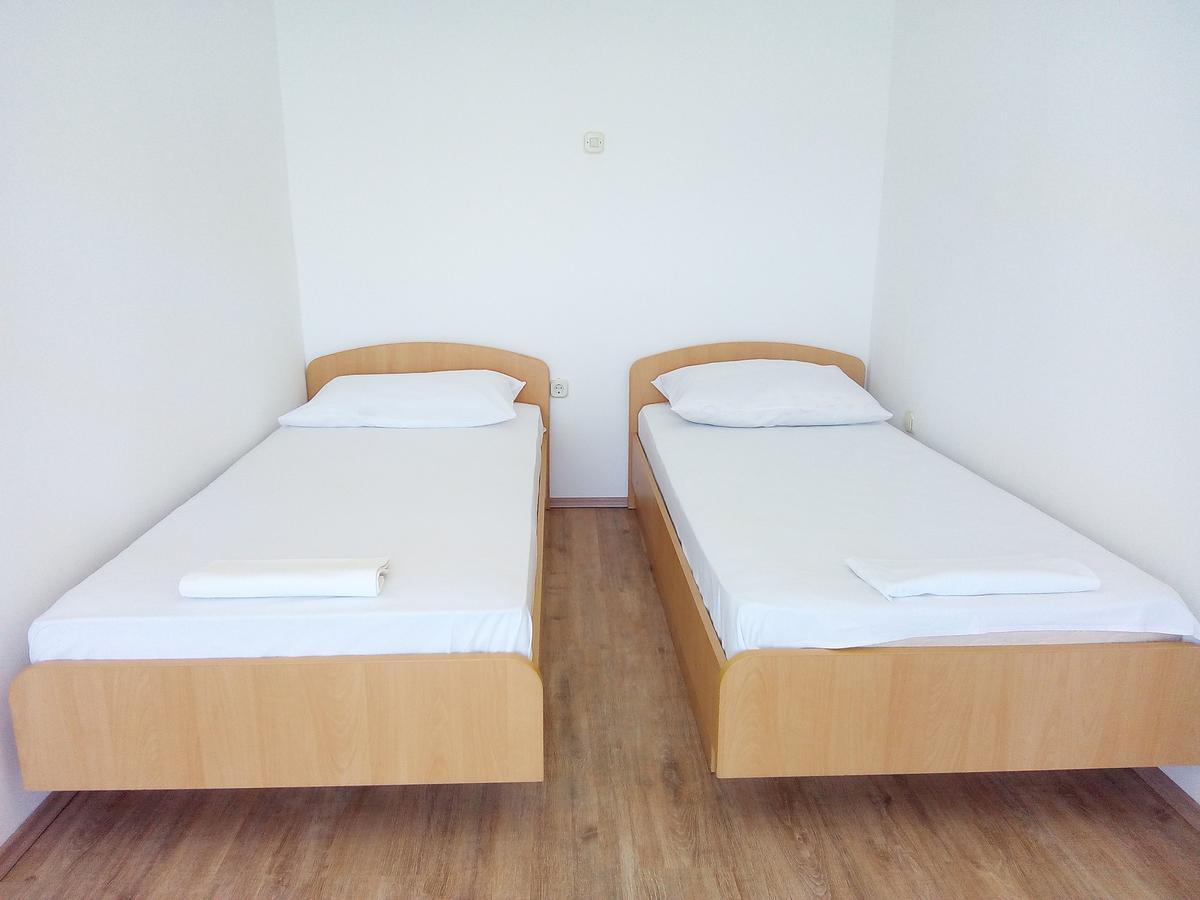 Trim Rooms And Apartments Loviste Ngoại thất bức ảnh