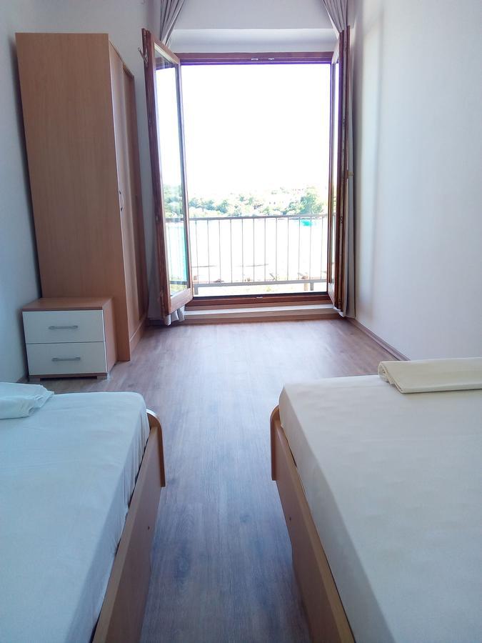 Trim Rooms And Apartments Loviste Ngoại thất bức ảnh
