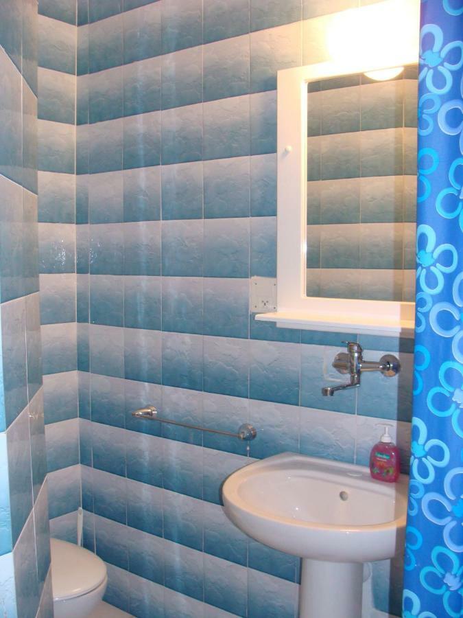 Trim Rooms And Apartments Loviste Ngoại thất bức ảnh